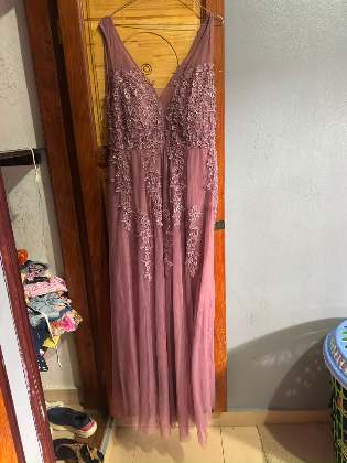 Ropas elegantes de fiesta
