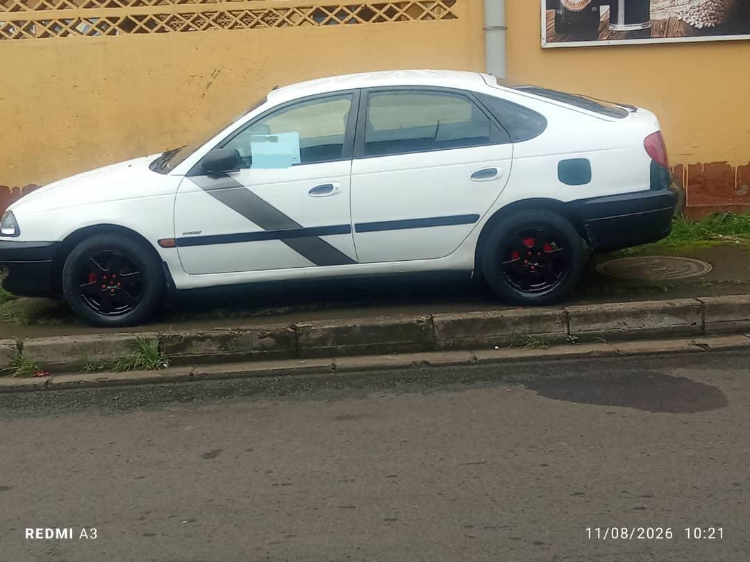 JASTIN:EN VENTA UN EXCELENTE VEHÍCULO TURISMO DE MARCA AVENSIS 1 PINTADO DE TAXI — imagen 2