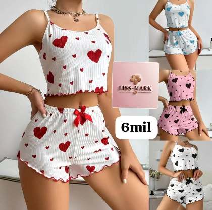 Conjunto de pijamas de corazones